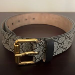Gucci belt with classic GG print and snake motif.